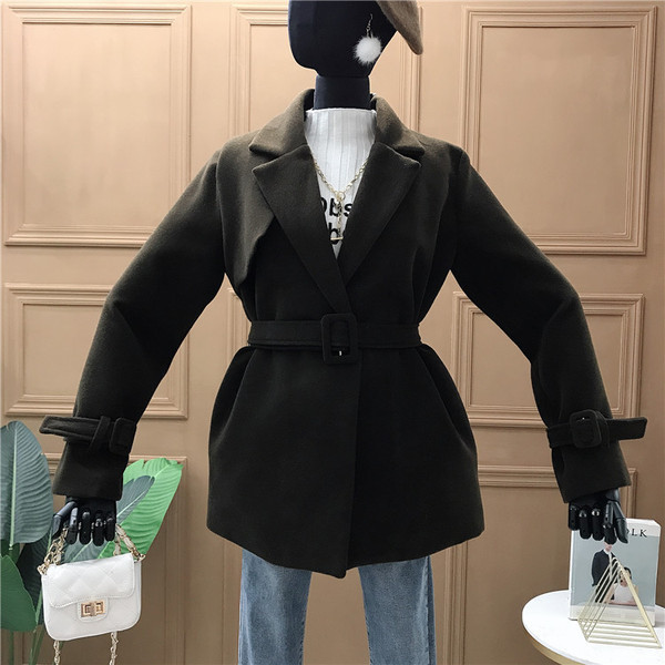 Modern női kabát övvel fekete, szürke, barna és bézs színben