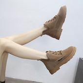 Öko velúrból készült női alkalmi csizma bézs, barna és fekete fűzővel