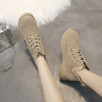 Öko velúrból készült női alkalmi csizma bézs, barna és fekete fűzővel