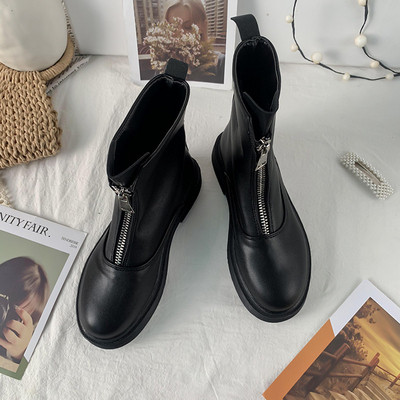 Modern bőrcsizma cipzárral és lapos talppal