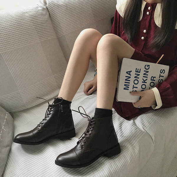 Női alkalmi csizma fűzős barna és fekete színben, öko bőrből