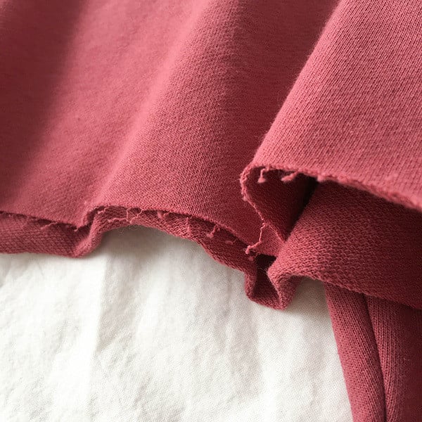 Bluză scurtă de damă în patru culori cu inscripție și mâneci lungi