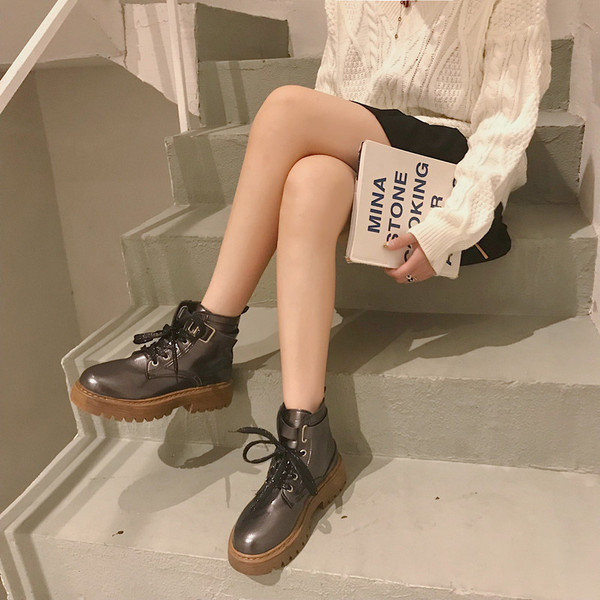 Alkalmi csizma durva talppal, bézs, szürke és fekete színben