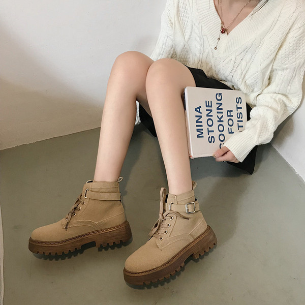 Alkalmi csizma durva talppal, bézs, szürke és fekete színben