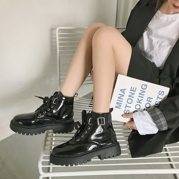 Alkalmi csizma durva talppal, bézs, szürke és fekete színben