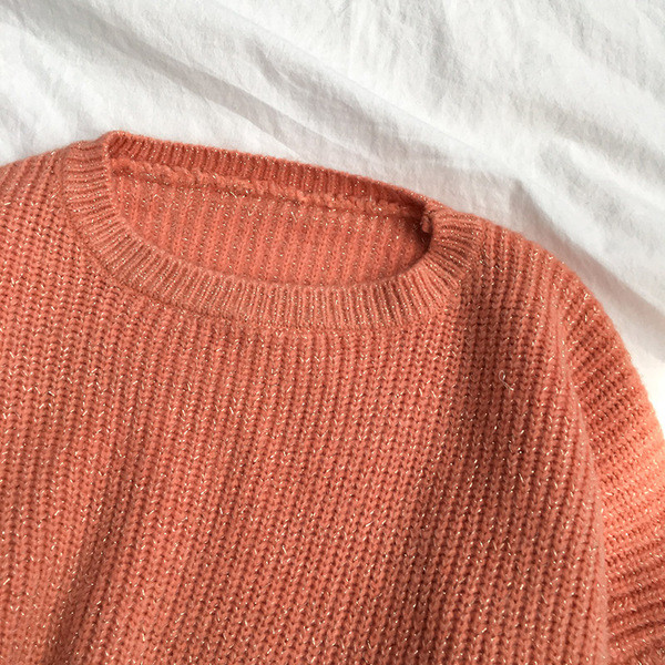 Modern női pulóver három színben rátéttel és 3D elemmel