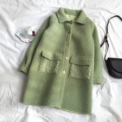 Модерно дамско палто в бял и зелен цвят с джобове