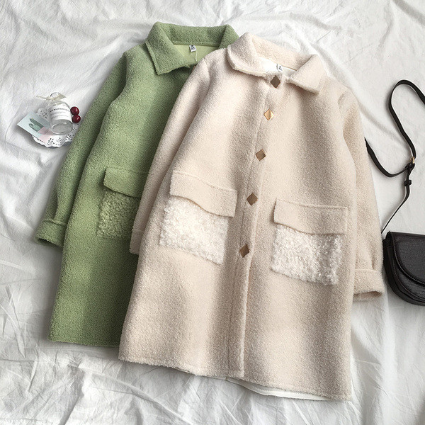 Модерно дамско палто в бял и зелен цвят с джобове