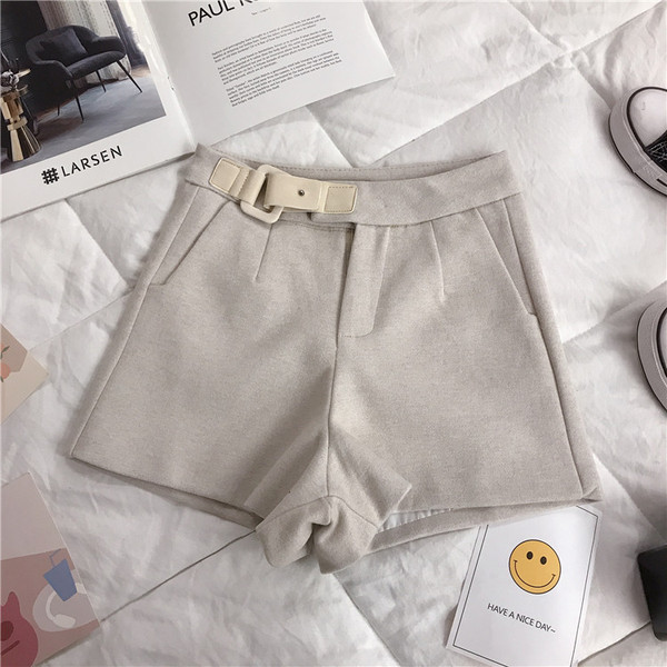 Magas derekú női rövidnadrág új modellje, több színben - retro stílusban