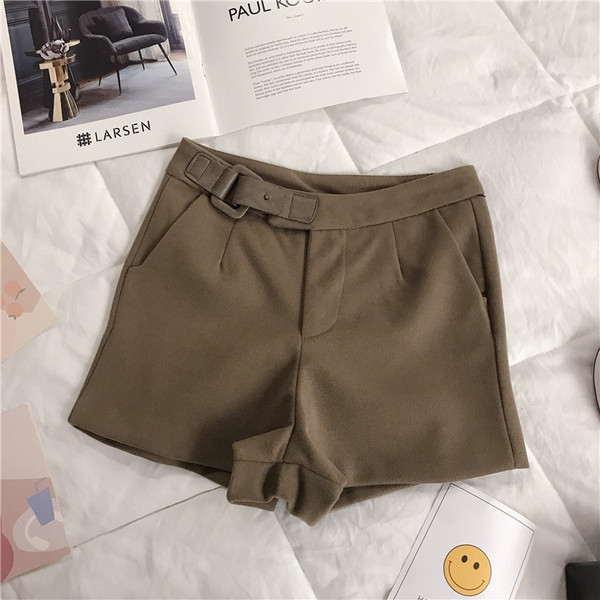 Magas derekú női rövidnadrág új modellje, több színben - retro stílusban