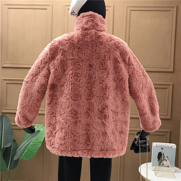 Дамско пухено палто с копчета и джобове в бял,розов и бежов цвят