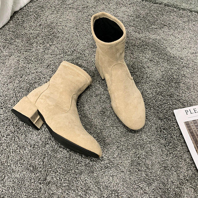 Modern női csizma eco velúr sarokkal, bézs és fekete színben