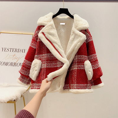 Зимно дамско карирано палто с мека подплата в червен цвят