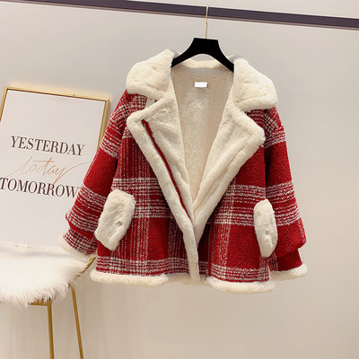 Női téli kockás kabát puha béléssel, piros színben