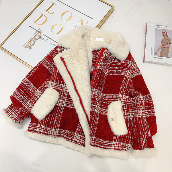 Női téli kockás kabát puha béléssel, piros színben