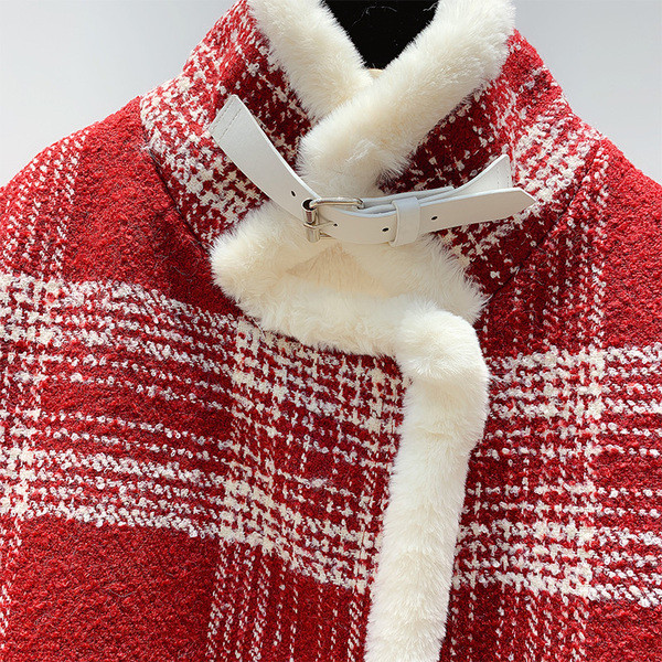 Női téli kockás kabát puha béléssel, piros színben