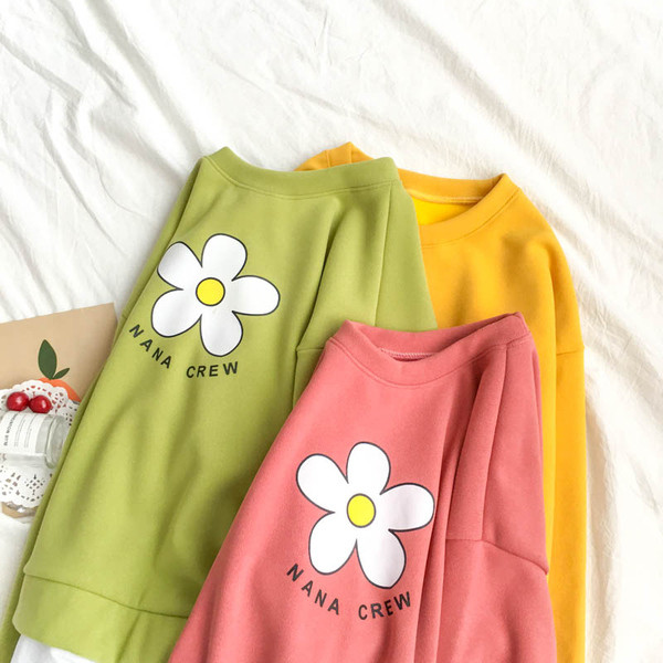 Alkalmi női blúz ovális nyakkivágással és rátéttel, három színben