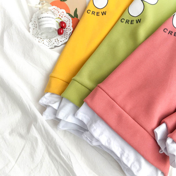 Alkalmi női blúz ovális nyakkivágással és rátéttel, három színben