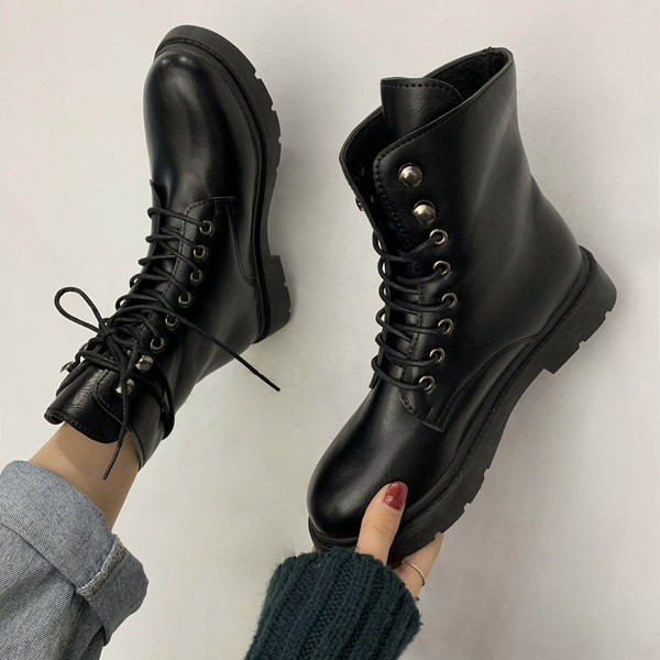 Alkalmi női csizma fűzős fekete színben - két modell