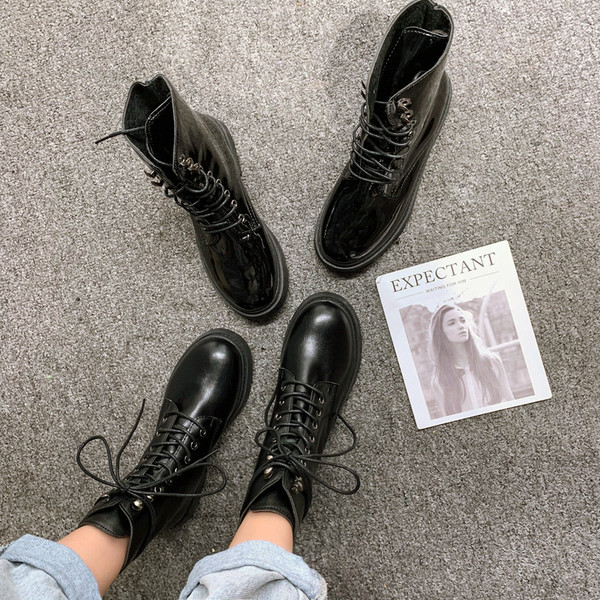 Alkalmi női csizma fűzős fekete színben - két modell