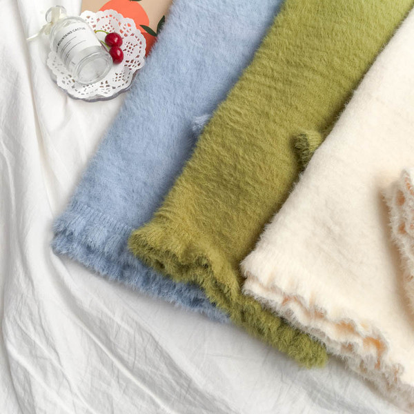 Női pulóver három színben széles modell félmagas gallérral