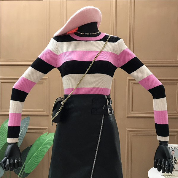 Pulover de dama in dungi cu decolteu rotund - in roz si albastru