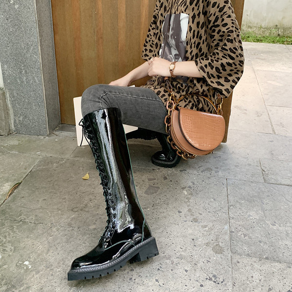 Cizme de damă până la genunchi cu șireturi - două modele cu căptușeală roșie sau verde