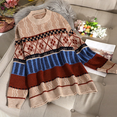 Női pulóver ovális nyakkivágással, piros és bézs színben