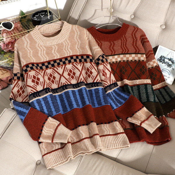 Női pulóver ovális nyakkivágással, piros és bézs színben