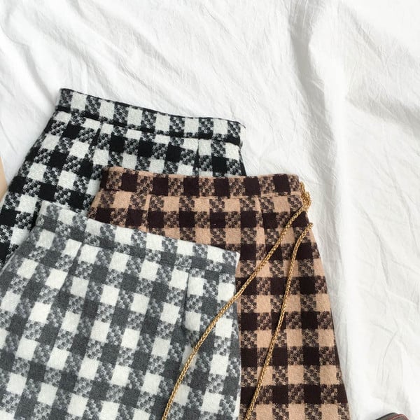 Fusta dama in carouri in trei culori cu talie inalta si fermoar