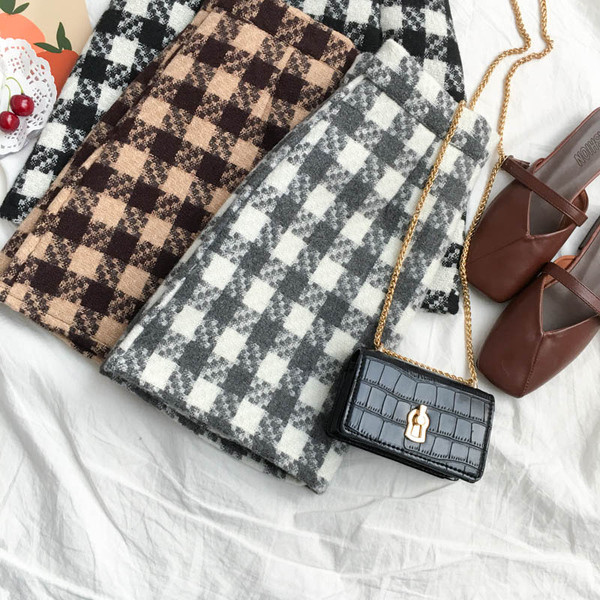 Fusta dama in carouri in trei culori cu talie inalta si fermoar