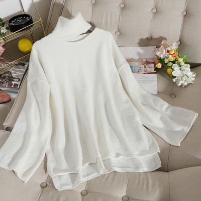 Női pulóver kivágott résszel, magas gallérral piros, fehér és fekete színben