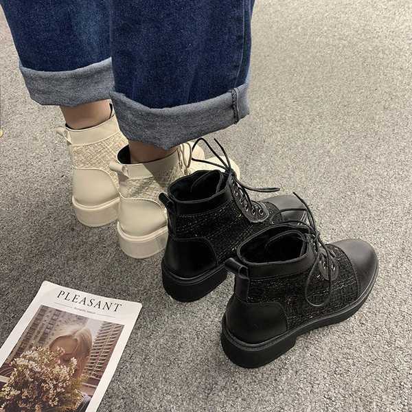 Öko bőrből és textilből készült női őszi csizma fehér és fekete színben