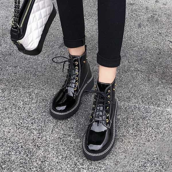 Lezser őszi csizma fűzős fekete színben