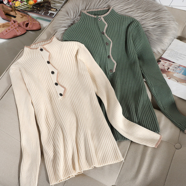 Alkalmi női pulóver gombokkal és pólógallérral
