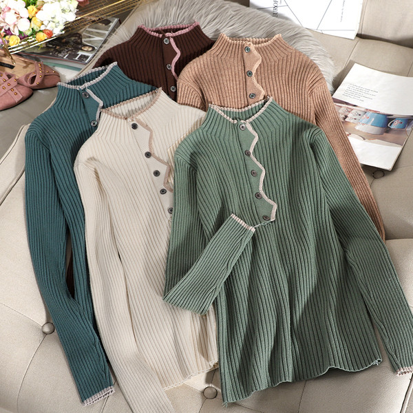 Alkalmi női pulóver gombokkal és pólógallérral