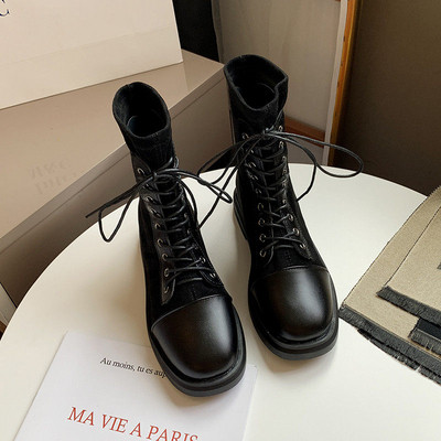 Bézs és fekete színű, fűzős női őszi csizma