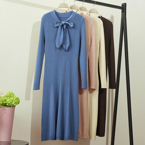 Őszi női hosszú ruha gallérján szalaggal - többféle színben