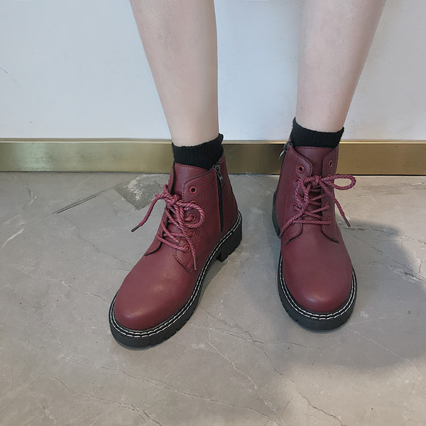 Női őszi alkalmi csizma fűzővel és cipzárral barna és piros színben