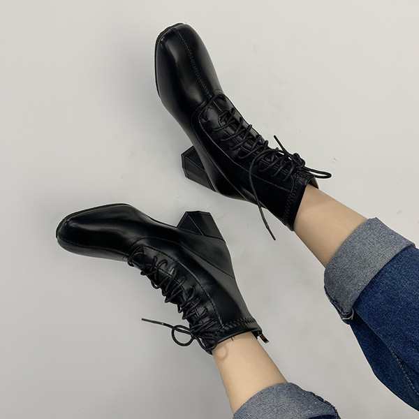 Cizme casual de dama cu toc patrat si sireturi in negru