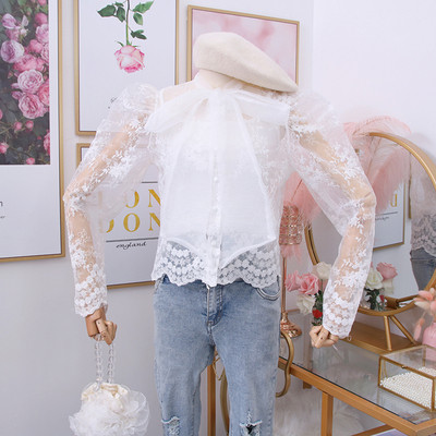 Női blúz három színben hímzéssel, gombokkal és szalaggal