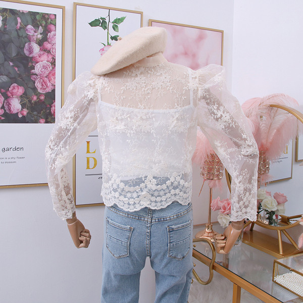 Női blúz három színben hímzéssel, gombokkal és szalaggal