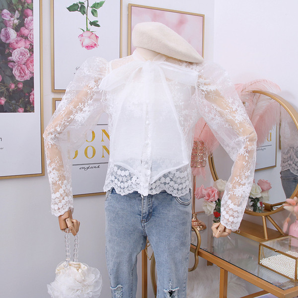 Női blúz három színben hímzéssel, gombokkal és szalaggal