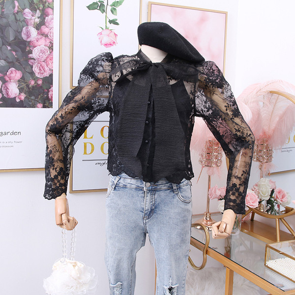 Női blúz három színben hímzéssel, gombokkal és szalaggal