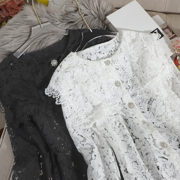 Csipke ing gombokkal és kövekkel fehér és fekete színben