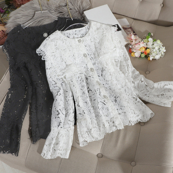 Csipke ing gombokkal és kövekkel fehér és fekete színben