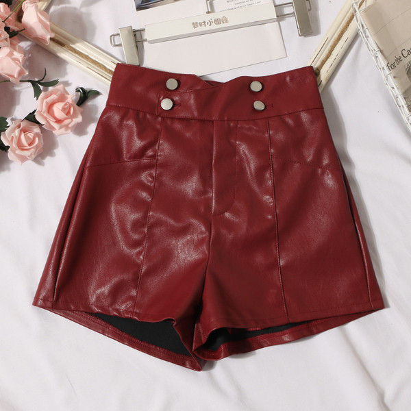 Bőr rövidnadrág négy színben, magas derékkal és gombokkal
