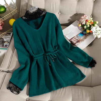 Női pulóver csipkével és derékkötővel