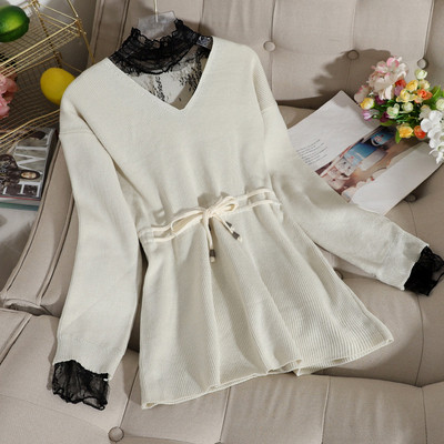 Női pulóver csipkével és derékkötővel