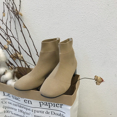 Alacsony sarkú, textil típusú zokniból készült női alkalmi csizma